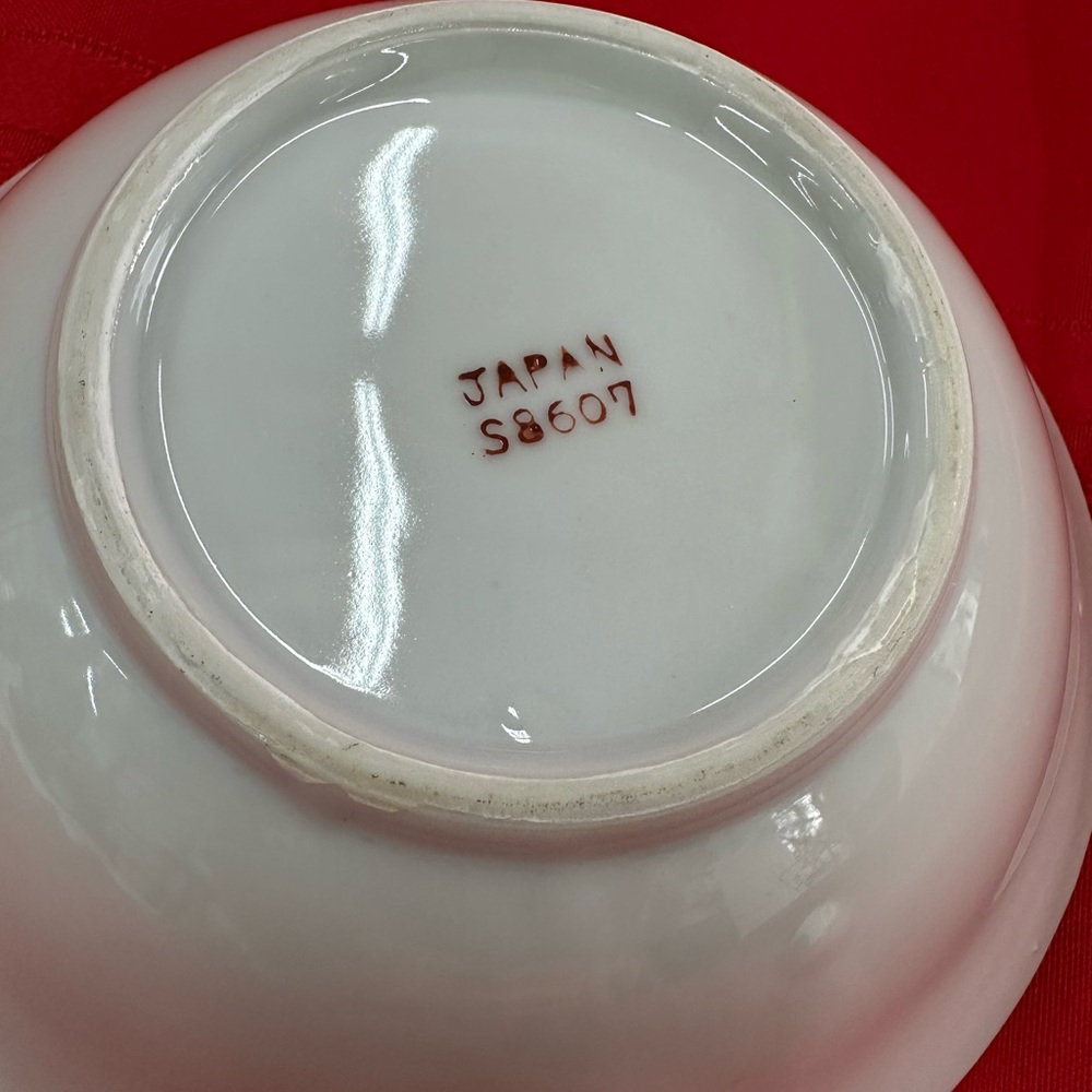 Vintage Floral Gold Rimmed Bowl, made in Japan. - Picture 6 of 6